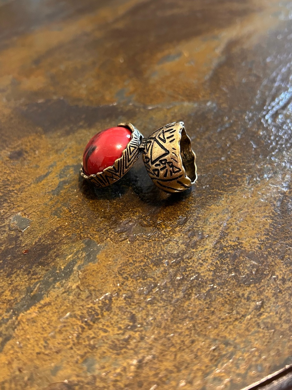 Red Stone Statement Ring - Women's Fashion Jewelry - Picture 6 of 10